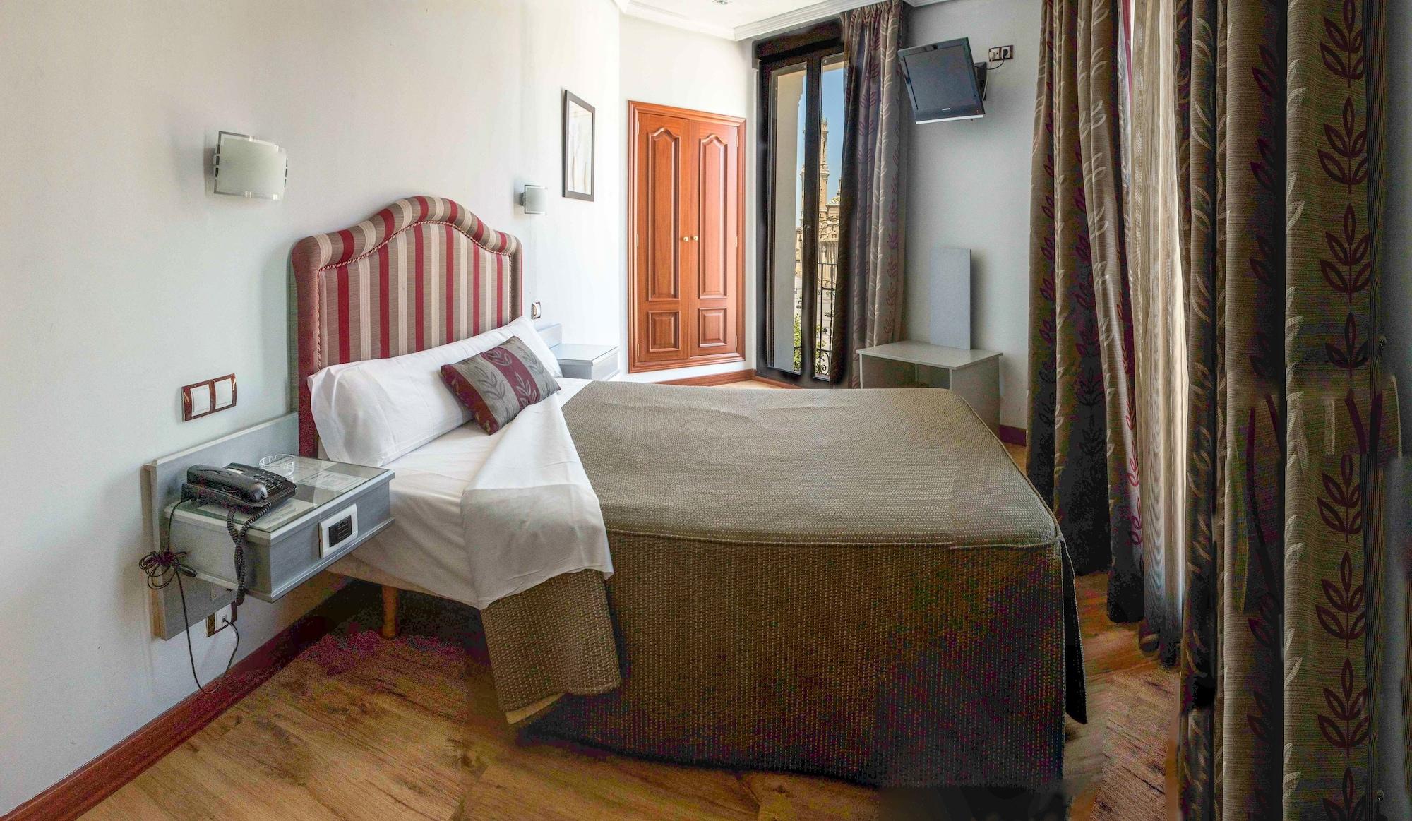 Hotel Tibur Сарагоса Экстерьер фото