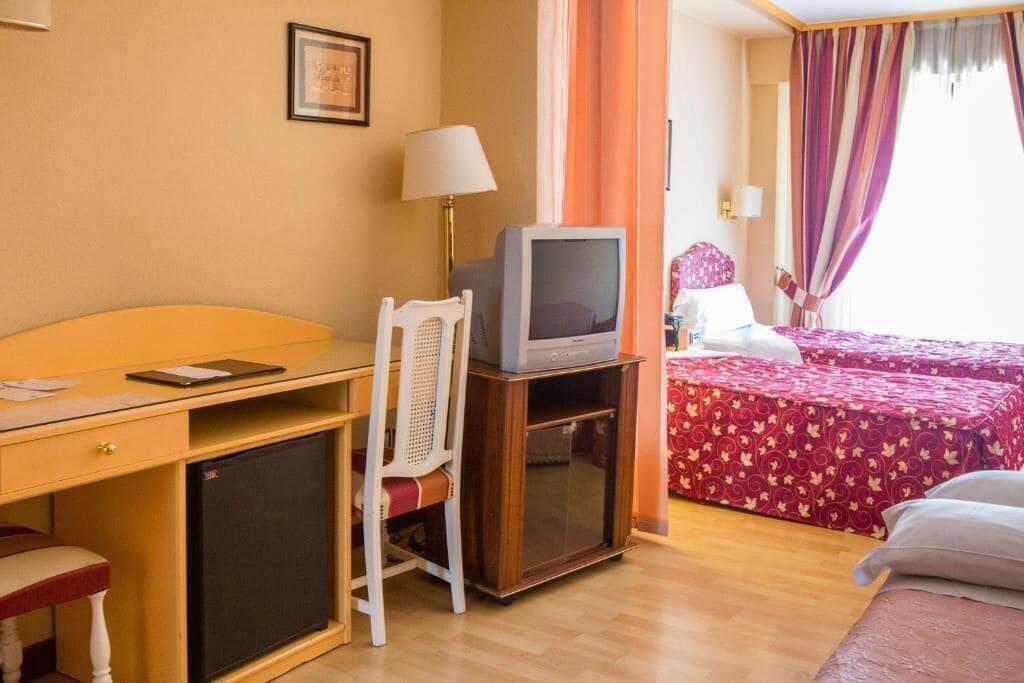 Hotel Tibur Сарагоса Экстерьер фото