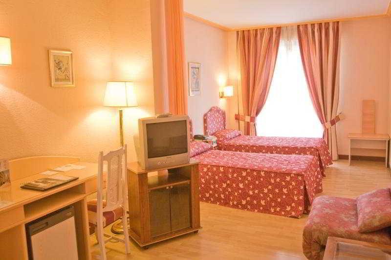 Hotel Tibur Сарагоса Экстерьер фото