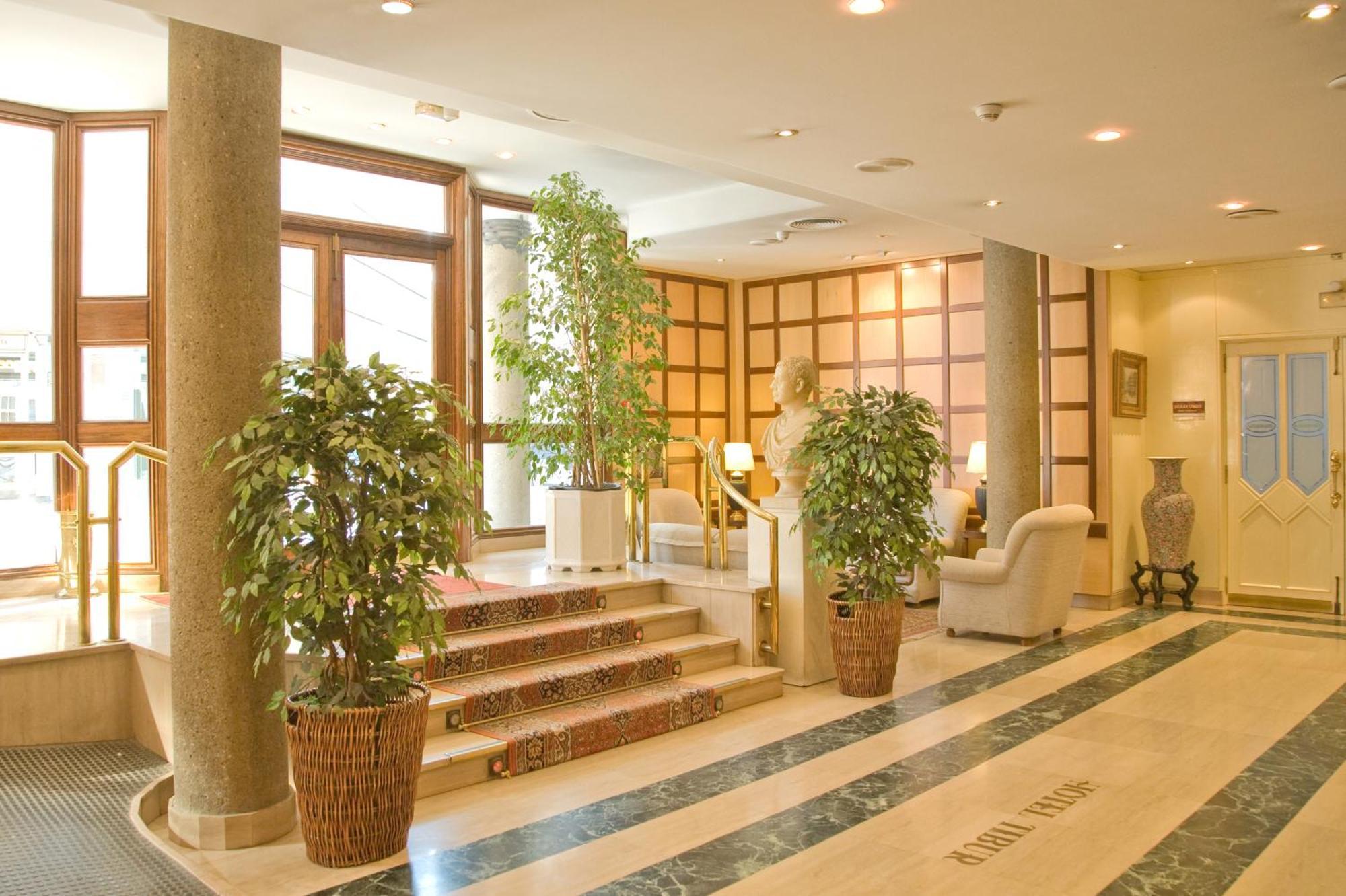 Hotel Tibur Сарагоса Интерьер фото