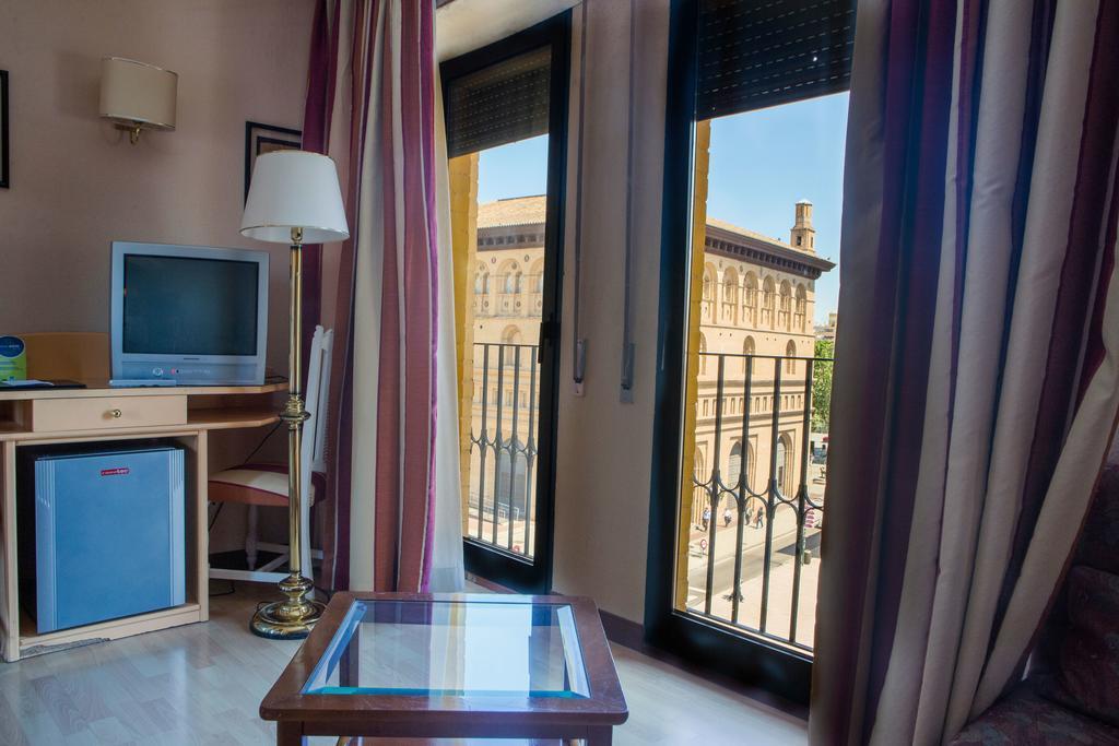 Hotel Tibur Сарагоса Экстерьер фото