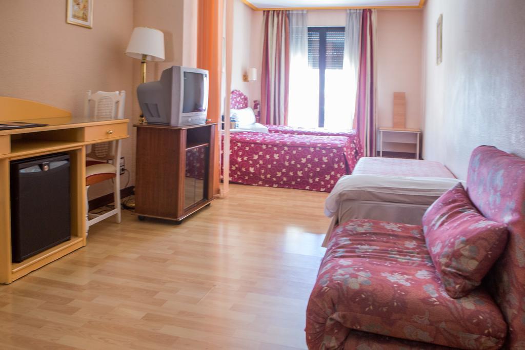 Hotel Tibur Сарагоса Экстерьер фото