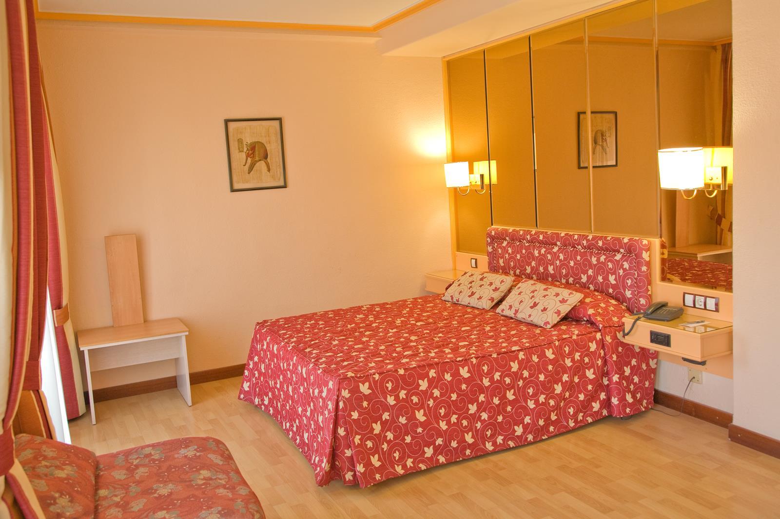 Hotel Tibur Сарагоса Экстерьер фото