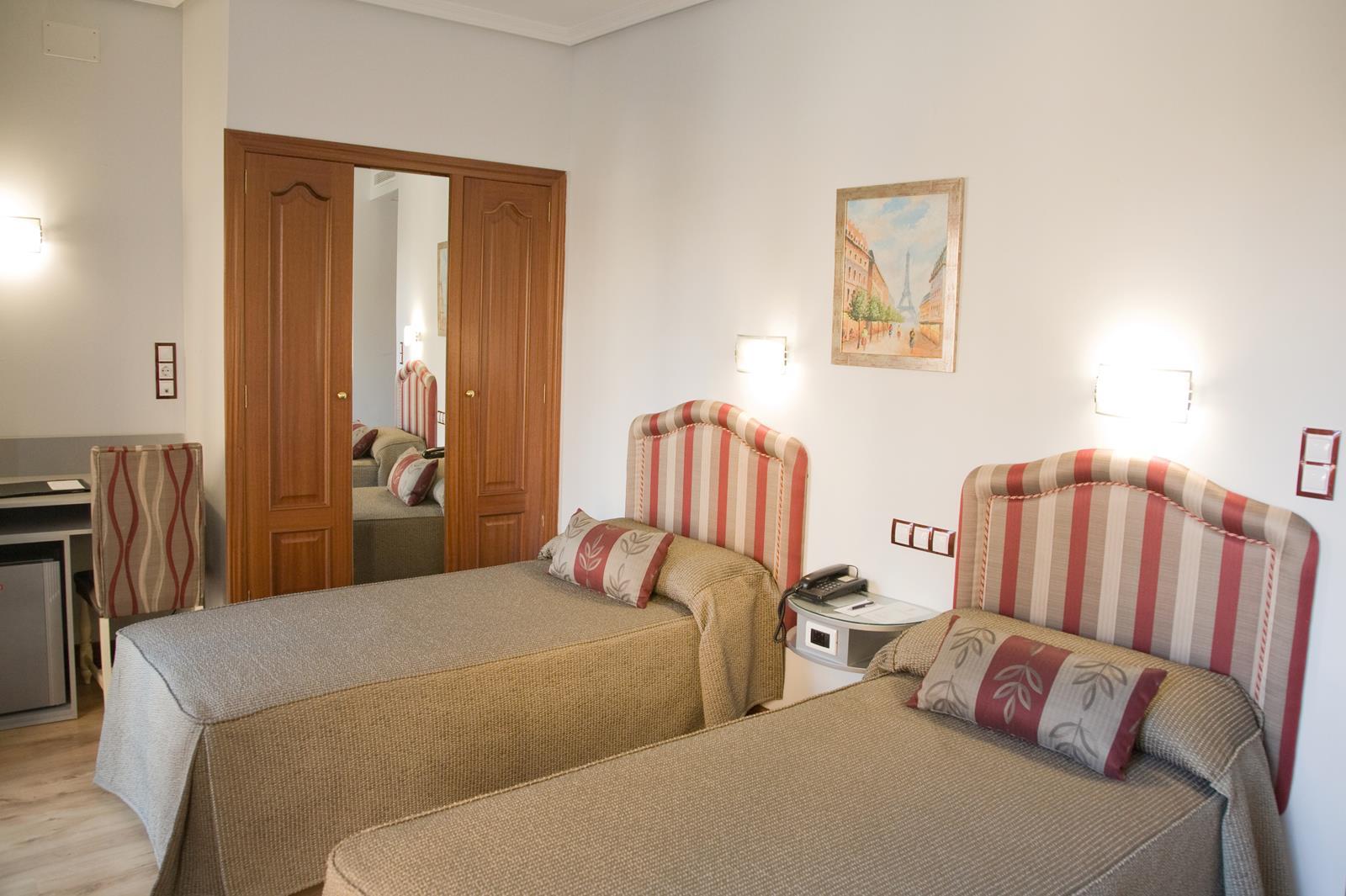 Hotel Tibur Сарагоса Экстерьер фото